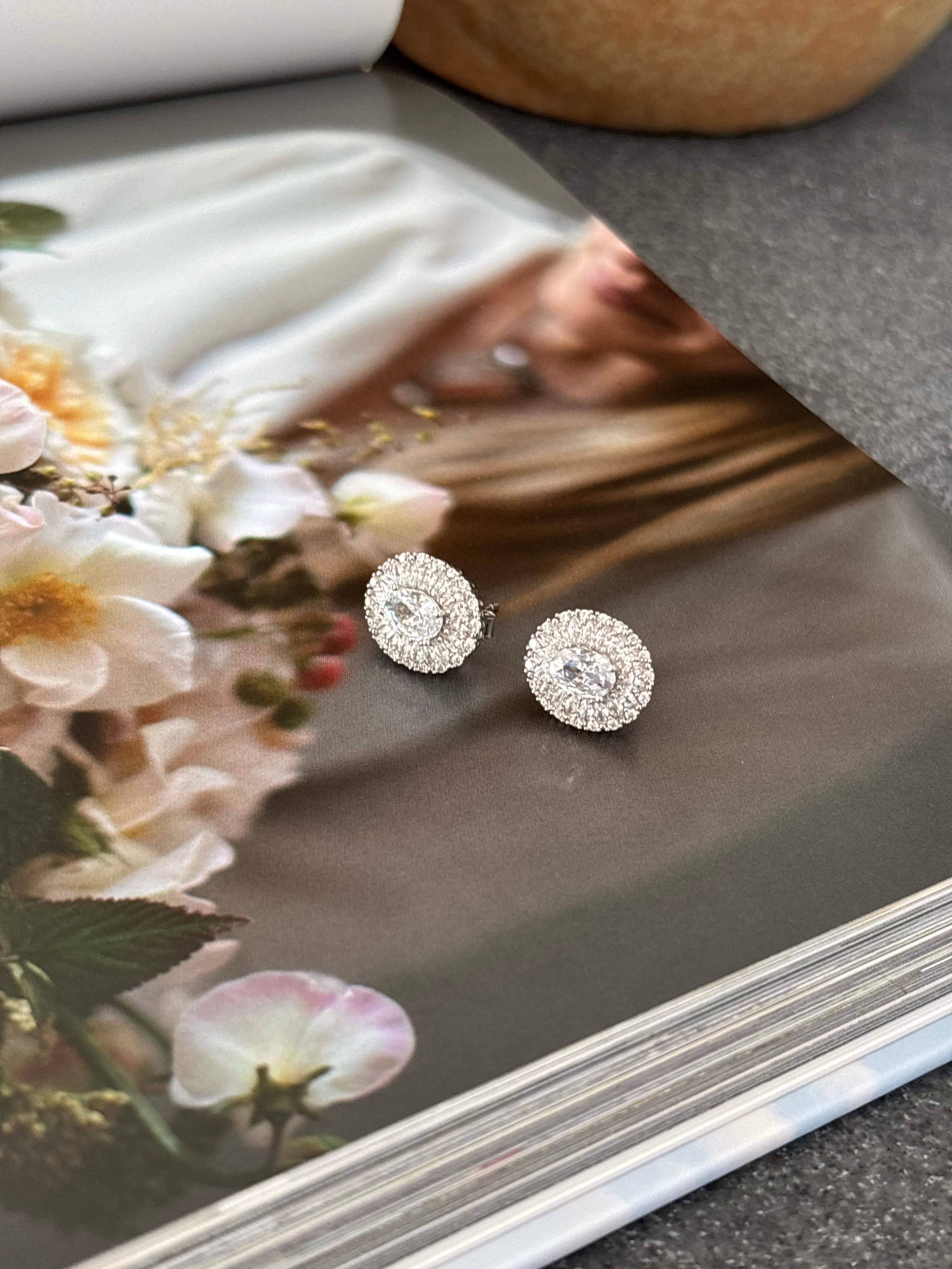 Ovalis Diamond Set Necklace