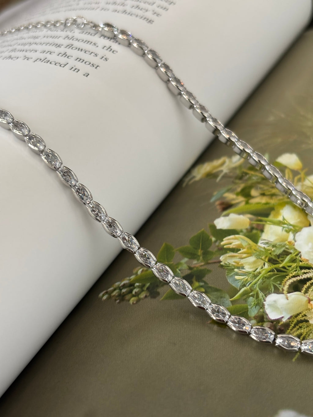 Choker Necklace Diamond - Liora